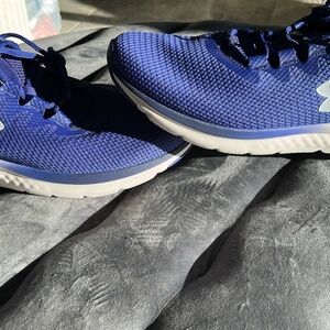 New under armor tennis shoes 10.5